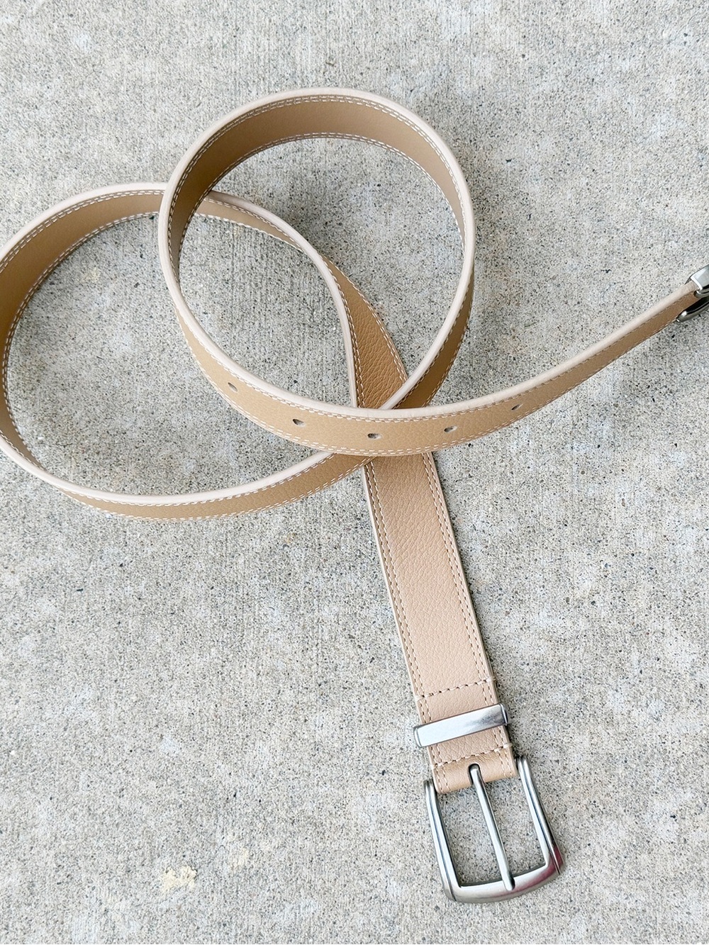 Italian genuine leather never worn belt with silver accent in fawn hued leather - Picture 5 of 5